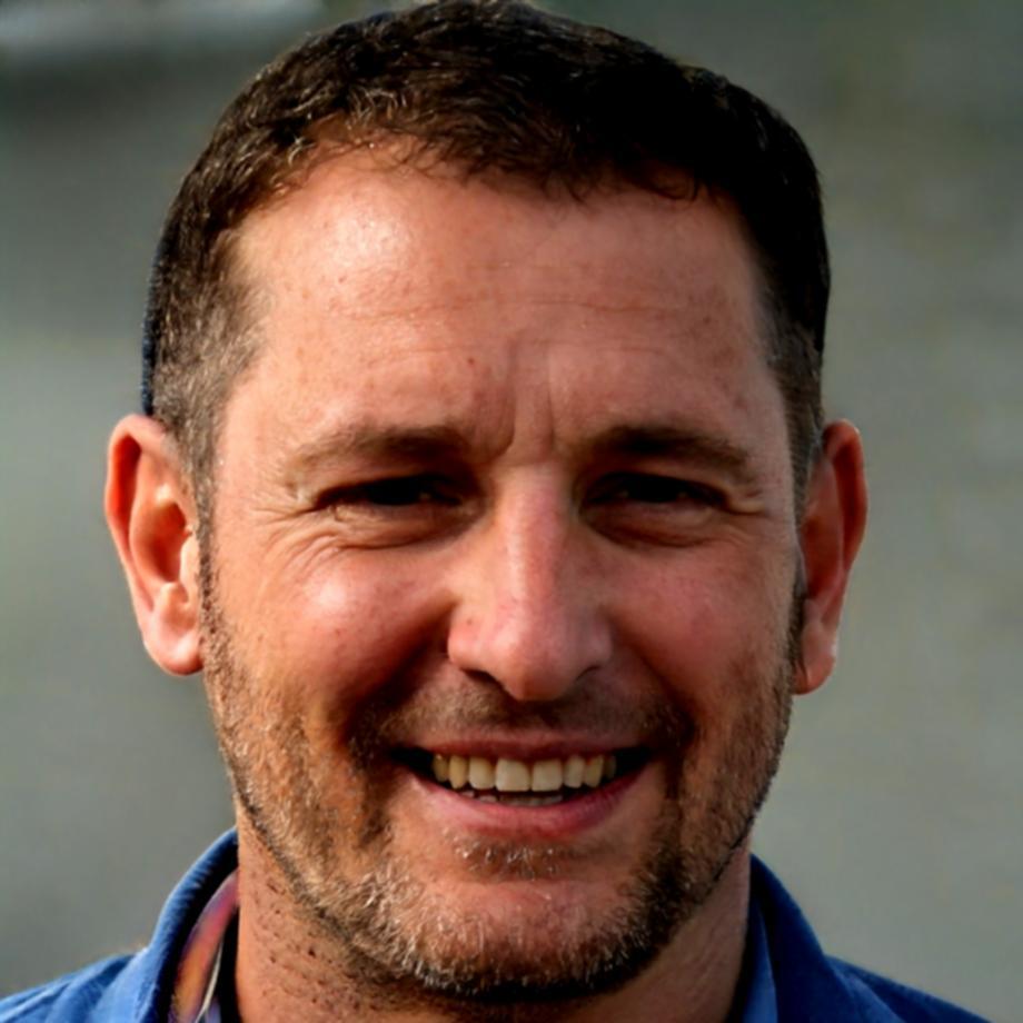 Portrait de Maxime Dubois, photographe professionnel et formateur